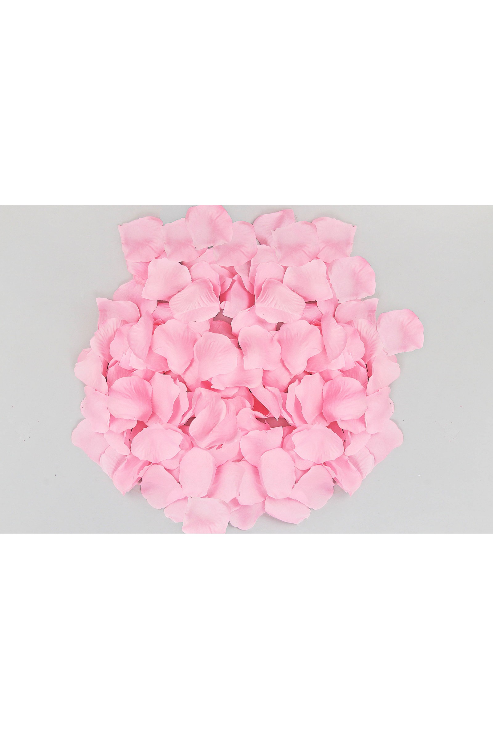 Communion table decorations - pink rose petals - obraz 1