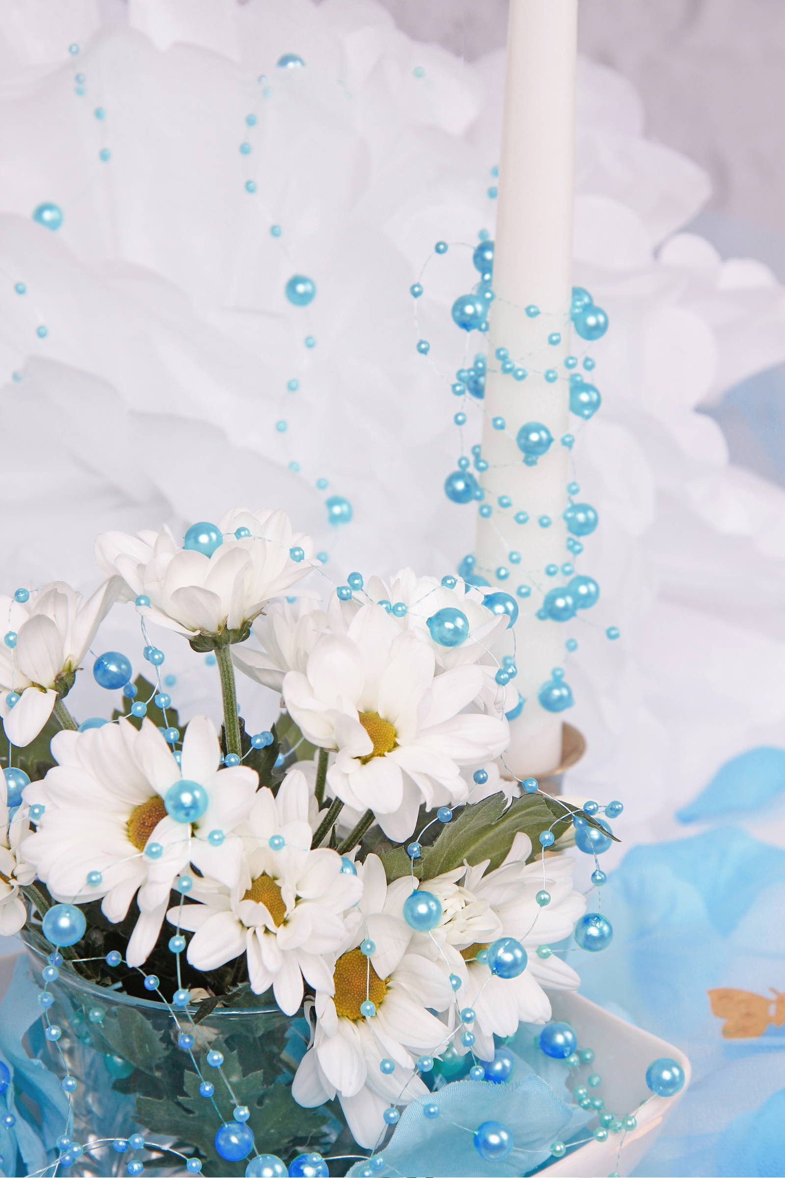 Blue pearl in communion garland Blue pearl in communion garland - obraz 1